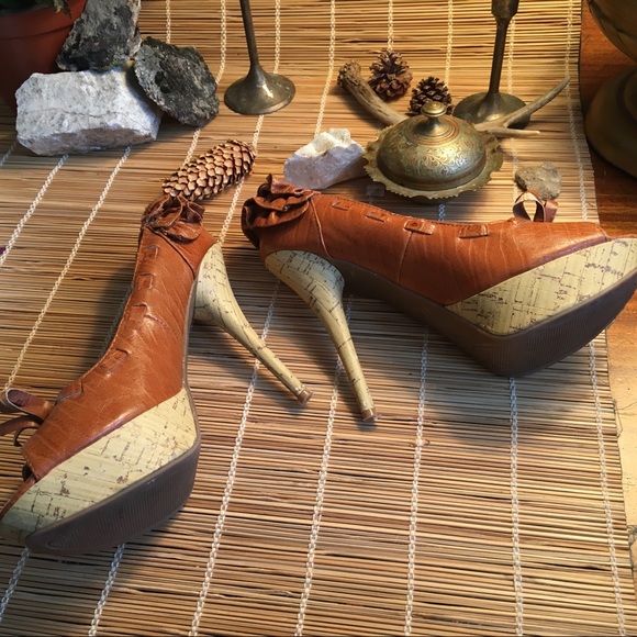 Anne Michelle Peep Toe Ruffled 5-in Stiletto heels - Picture 2 of 8